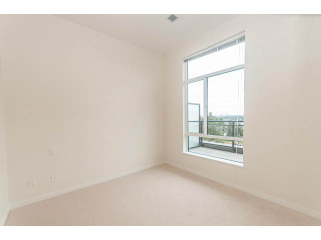 Bright living room with large windows and city view. - 402 - 625 East 3rd Street, North Vancouver
