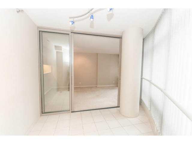 Bright living room with sliding glass doors and modern lighting. - 1506 - 1200 Alberni Street, Vancouver Downtown