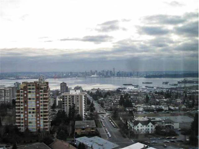 Furnished 3-bedroom condo with stunning city view and waterfront access. - 1703 - 158 W 13th Street, North Vancouver