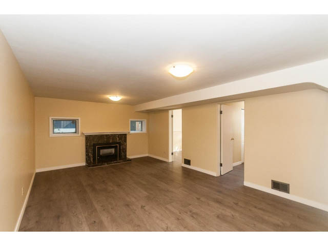 Spacious living room with hardwood floors and a fireplace. - 989 Forest Hills Drive, North Vancouver