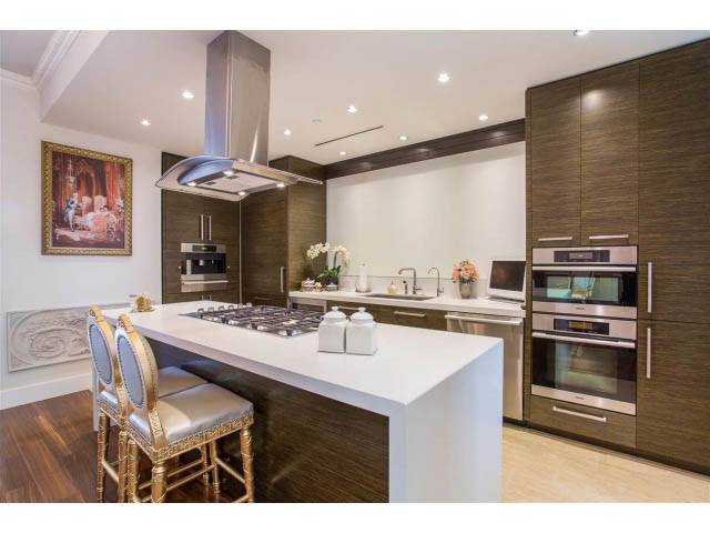 Bright kitchen with white countertops, hardwood floors, and modern appliances. - 1602 - 667 Howe Street, Vancouver Downtown