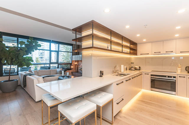 Bright kitchen with modern cabinetry, hardwood floors, and a city view. - PH7 - 1688 Robson Street, Vancouver Downtown