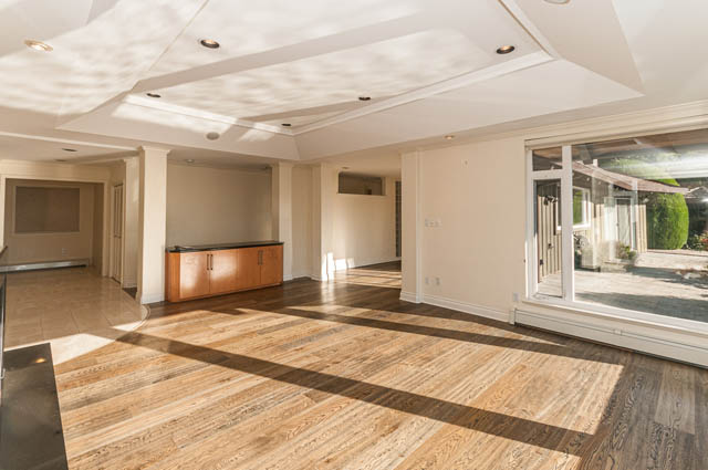 Spacious living room with hardwood floors and large windows. - 3399 Thompson Cres., West Vancouver