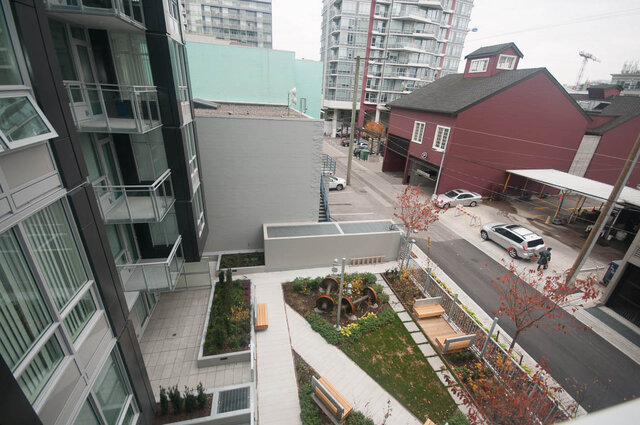 Spacious 1-bedroom + den condo with modern balcony, city views, and cozy garden area. - 401 - 1708 Ontario Street, Vancouver West Side