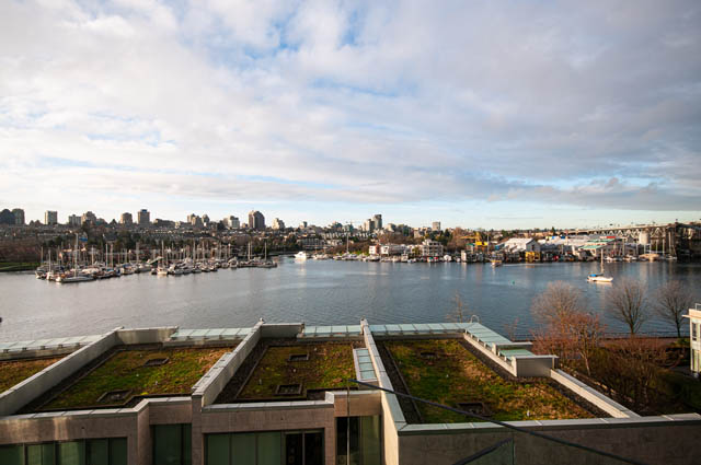 Bright living room with city view and modern furnishings. - 601 - 1560 Homer Mews, Vancouver Downtown