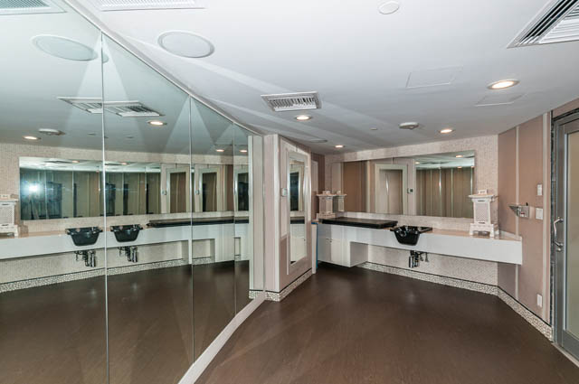 Spacious bathroom with large mirrors, modern vanity, and hardwood floors. - 601 - 1560 Homer Mews, Vancouver Downtown