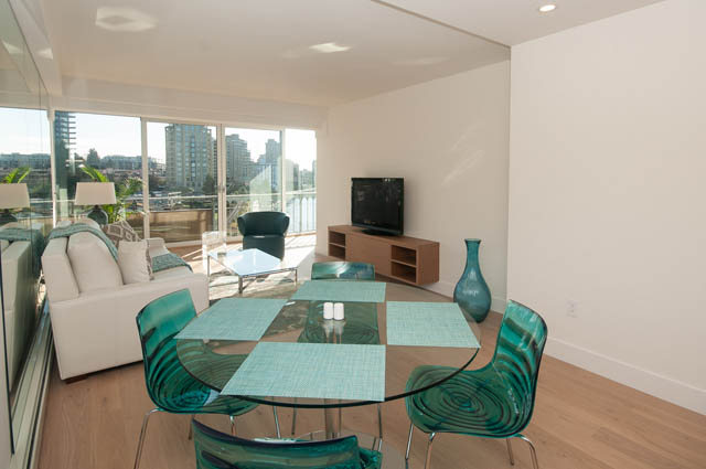 Furnished 1-bedroom condo with hardwood floors and a city view. - 708 - 150 24th St, West Vancouver