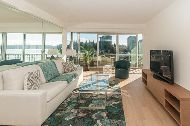 Furnished living room with a city view and modern decor. - 708 - 150 24th St, West Vancouver