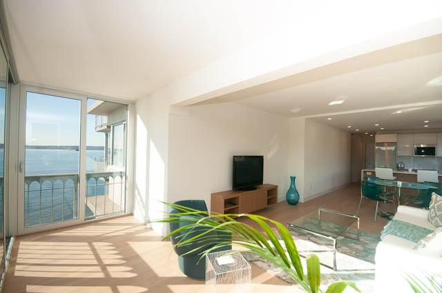 Bright living room with city view and modern furnishings. - 708 - 150 24th St, West Vancouver