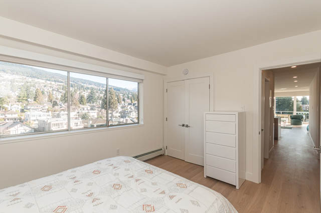 Bright bedroom with hardwood floors and city view. - 708 - 150 24th St, West Vancouver