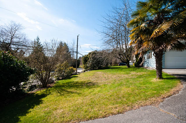 Furnished living room with cozy furniture and large windows. - 4037 Ripple Road, West Vancouver