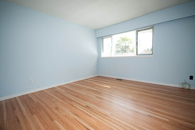 Bright living room with hardwood floors and large window. - 4037 Ripple Road, West Vancouver