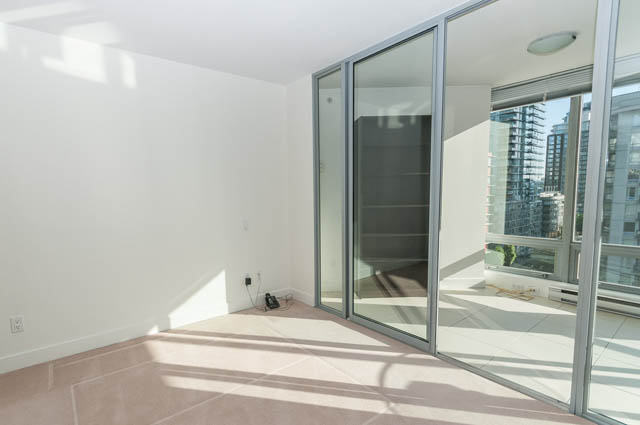 Spacious open-concept den with large glass windows offering a stunning city view. - 903 -1255 Seymour St, Vancouver Downtown