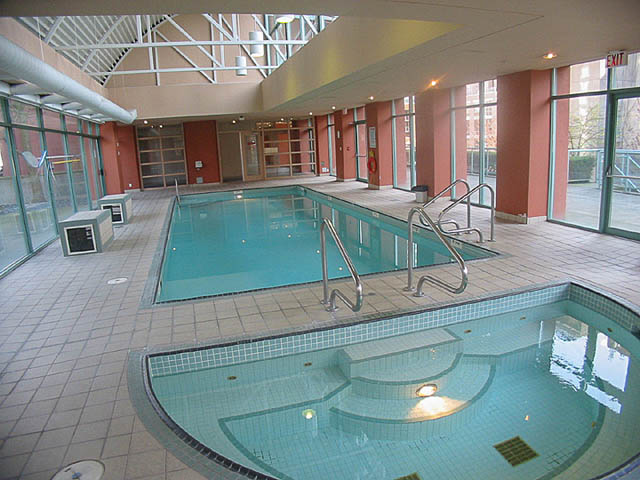 Spacious 1-bedroom + den condo with modern indoor pool and city views. - 606 - 907 Beach Ave, Vancouver Downtown