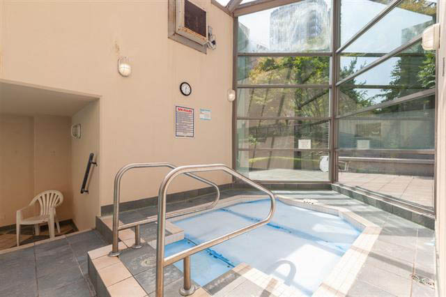 Bright sunroom with glass walls, city view, and patio access. - 3205 - 928 Richards St, Vancouver Downtown