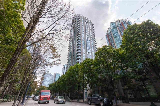 Furnished penthouse with city view and modern furnishings. - 3205 - 928 Richards St, Vancouver Downtown
