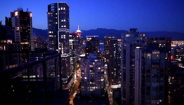 Penthouse with stunning city view at dusk, featuring modern furnishings and panoramic windows. - 3205 - 928 Richards St, Vancouver Downtown
