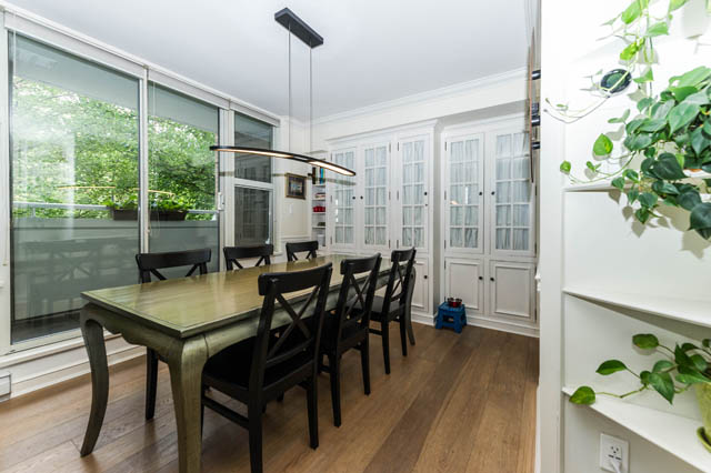 Spacious dining area with hardwood floors, large windows, and a modern pendant light. - 409 - 1500 Hornby Street, Vancouver Downtown