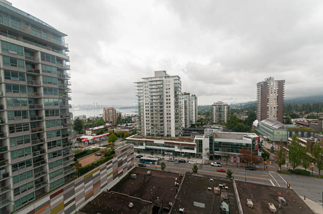 Furnished 1-bedroom condo with a stunning city view and modern design. - 1105 - 125 E 14th St, North Vancouver