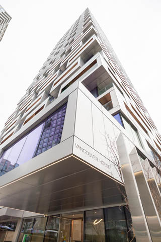 Furnished 1-bedroom condo with modern design, large windows, and city views. - 1901 - 1480 Howe St, Vancouver Downtown