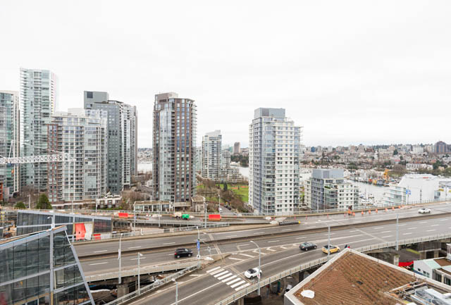 Furnished 1-bedroom condo with city view and modern decor. - 1901 - 1480 Howe St, Vancouver Downtown