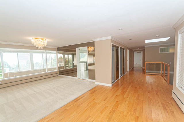 Bright living room with hardwood floors and city view. - 669 Eyremount Drive, West Vancouver