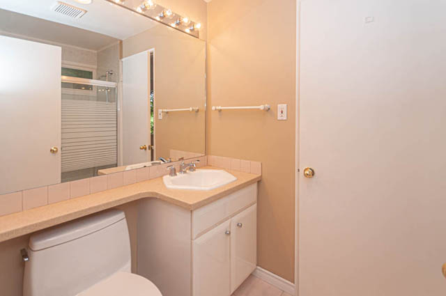 Furnished bathroom with large mirror, countertop, and towel bar. - 669 Eyremount Drive, West Vancouver