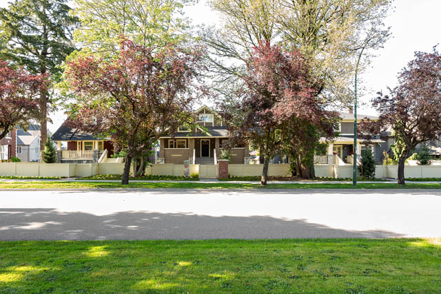 Furnished living room with hardwood floors and a view of the street. - 201 - 1785 W 16th Avenue, Vancouver West Side