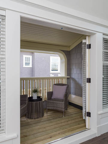 Furnished living room with hardwood floors and a cozy corner nook. - 3170 Burrard St, Vancouver West Side