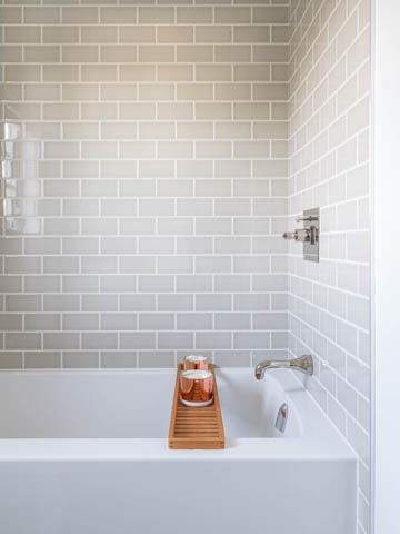 Bathroom with white subway tiles and modern fixtures. - 3170 Burrard St, Vancouver West Side