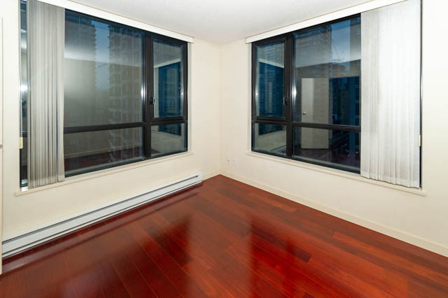 Spacious living room with hardwood floors and large windows offering a city view. - 1602 - 977 Mainland Street, Vancouver Downtown