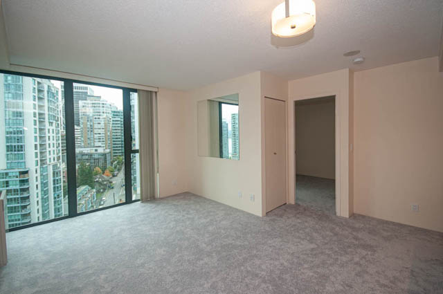 Spacious living room with city view and large windows. - 1801 - 1331 W Georgia St, Vancouver Downtown