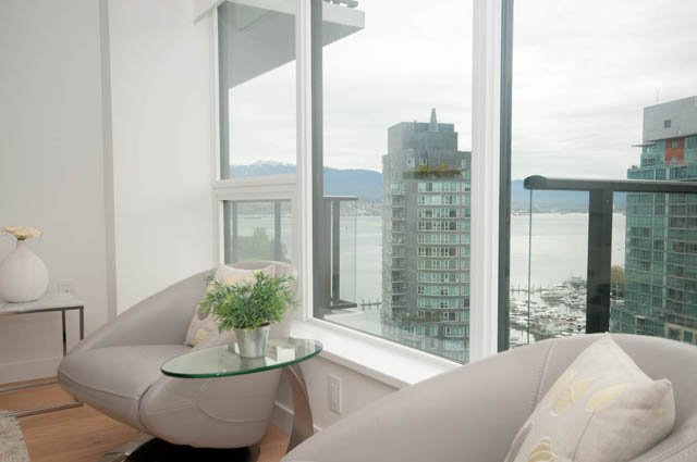 Bright living room with city view and modern furnishings. - 1803 - 620 Cardero Street, Vancouver Downtown