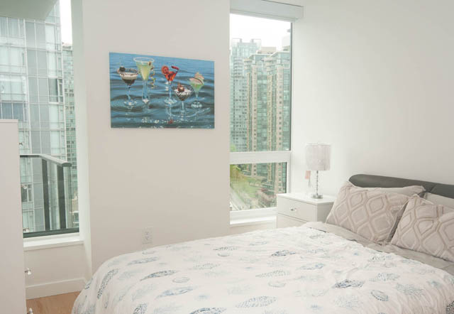 Bright bedroom with city view and modern decor. - 1803 - 620 Cardero Street, Vancouver Downtown