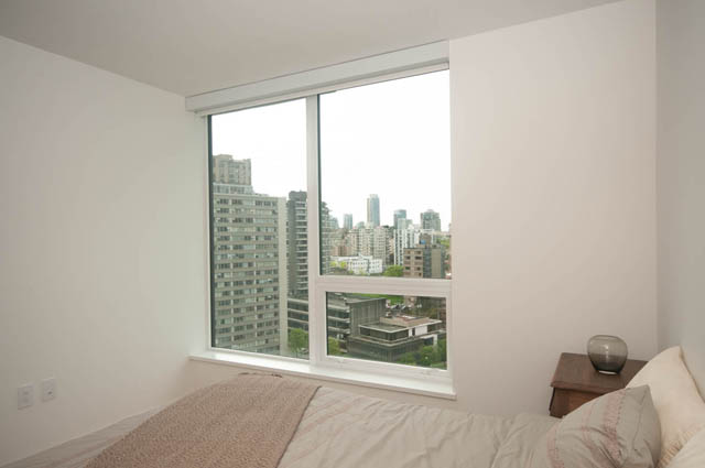 Bright bedroom with large city view and modern furnishings. - 1803 - 620 Cardero Street, Vancouver Downtown