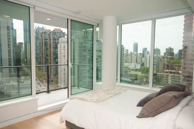 Spacious bedroom with large windows offering a stunning city view. - 1803 - 620 Cardero Street, Vancouver Downtown
