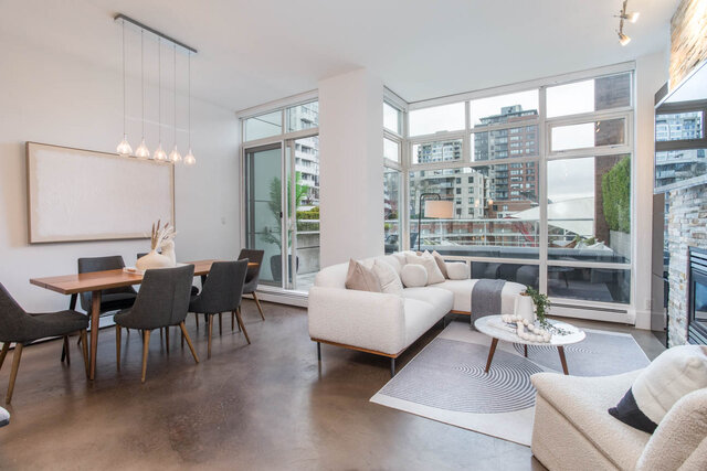 Spacious living room with modern furniture, large windows, and city view. - THA - 1199 Marinaside Cres, Vancouver Downtown