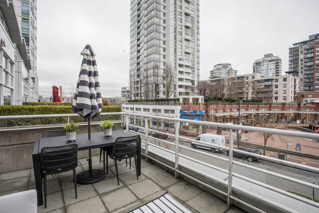 Spacious rooftop patio with outdoor dining tables, city views, and modern furnishings. - THA - 1199 Marinaside Cres, Vancouver Downtown