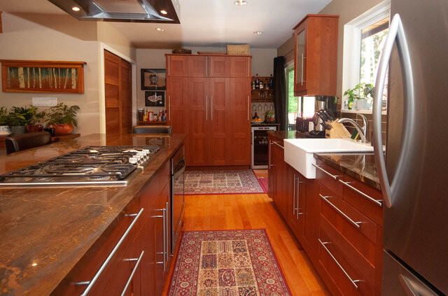 Spacious kitchen with granite countertops, hardwood floors, and a cozy rug. - Upper - 2352 Riverbank Pl, North Vancouver
