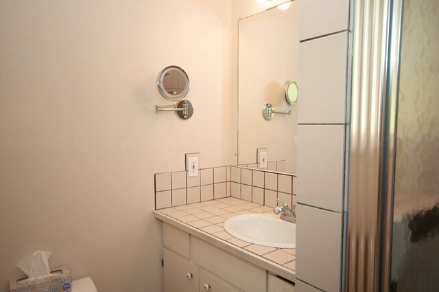 Shared bathroom with white countertop and tiled backsplash. - Upper - 2352 Riverbank Pl, North Vancouver