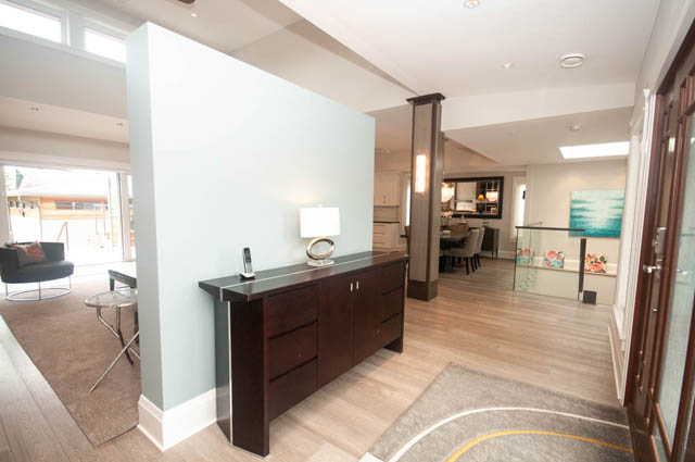 Bright living room with modern furniture and hardwood floors. - Upper - 876 48th Ave, Vancouver West Side