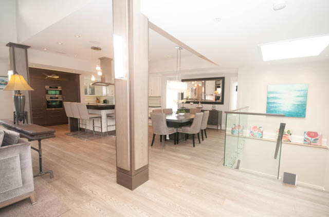 Spacious open-concept living area with hardwood floors and modern decor. - Upper - 876 48th Ave, Vancouver West Side