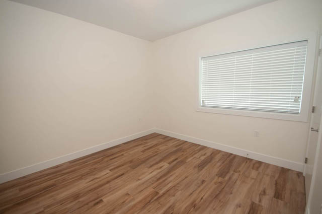 Bright living room with hardwood floors and white blinds. - 517 E 20th Ave, Vancouver East Side