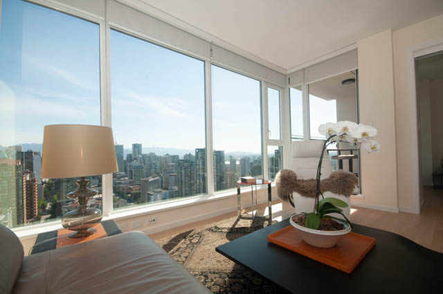 Bright living room with city view and modern decor. - 3301 - 1351 Continental Street, Vancouver Downtown