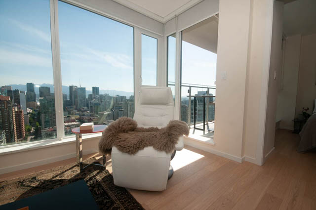 Bright living room with hardwood floors, city view, and modern furniture. - 3301 - 1351 Continental Street, Vancouver Downtown