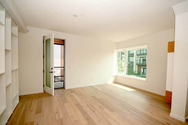 Spacious living room with hardwood floors and a city view. - 9 - 528 East 2nd, North Vancouver