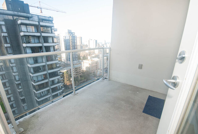 Spacious balcony with city view and modern railings, perfect for relaxation. - 1907 - 1420 West Georgia Street, Vancouver Downtown