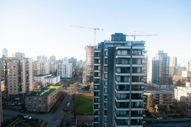 Spacious 1-bedroom + den condo with stunning city views and modern furnishings. - 1907 - 1420 West Georgia Street, Vancouver Downtown