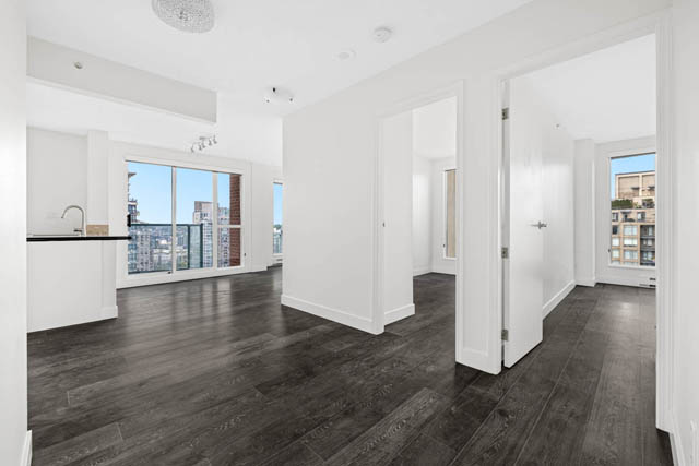 Spacious living room with hardwood floors and a city view. - 2607 - 939 Homer St, Vancouver Downtown