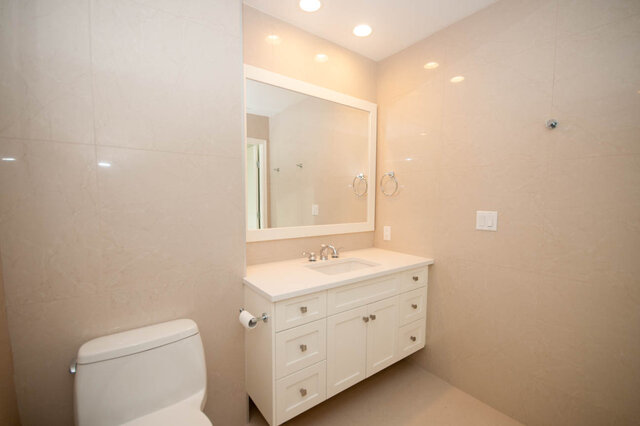 Spacious bathroom with a large vanity and a sleek mirror, perfect for a cozy condo. - 912 - 175 Victory Ship Way, North Vancouver
